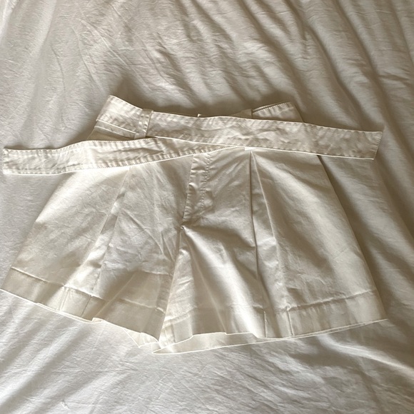 Club Monaco White Shorts - size 2 - Picture 1 of 3